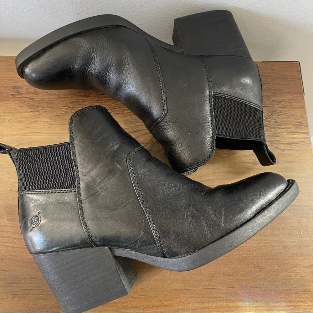 Black Ankle Boots with Chunky Heel and Elastic Panels.bootie shoes pull on